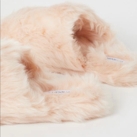 H&M Shoes - NWT Powdered Pink Faux Fur Slippers